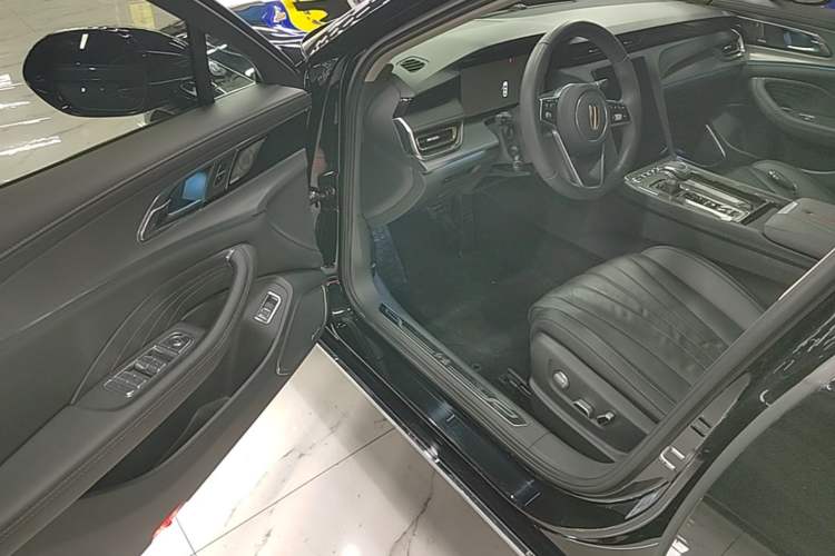 Used Hongqi H5 2023 2.0T Automatic Smart Connect Flagship Edition Driver Seat