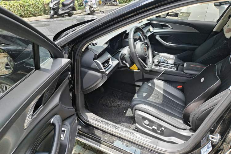 Used Hongqi H5 2023 2.0T Automatic Smart Connect Flagship Edition Driver Seat