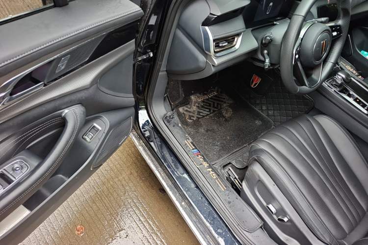 Used Hongqi H5 2023 2.0T Automatic Smart Connect Flagship Edition Driver Seat