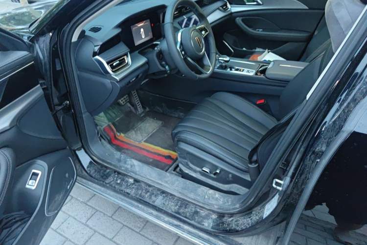 Used Hongqi H5 2023 2.0T Automatic Smart Connect Flagship Edition Driver Seat