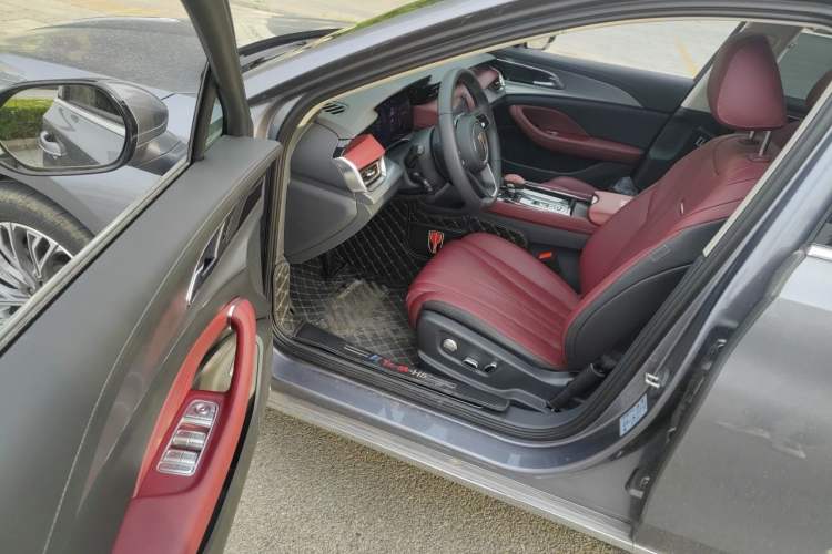 Used Hongqi H5 2023 2.0T Automatic Smart Connect Flagship Edition Driver Seat