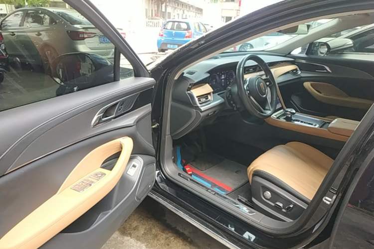 Used Hongqi H5 2023 2.0T Automatic Smart Connect Flagship Edition Driver Seat