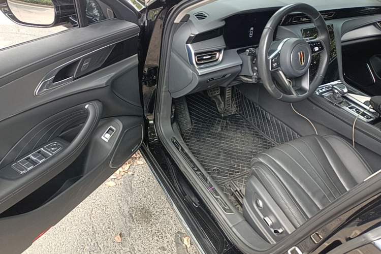 Used Hongqi H5 2023 2.0T Automatic Smart Connect Flagship Edition Driver Seat