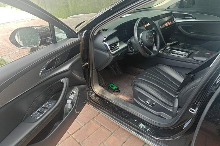 Used Hongqi H5 2023 2.0T Automatic Smart Connect Flagship Edition Driver Seat