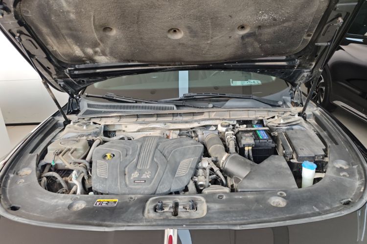 Used Hongqi H5 2023 2.0T Automatic Smart Connect Flagship Edition Engine Bay