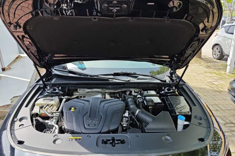 Used Hongqi H5 2023 2.0T Automatic Smart Connect Flagship Edition Engine Bay