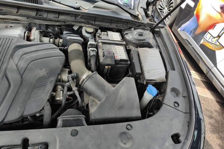 Used Hongqi H5 2023 2.0T Automatic Smart Connect Flagship Edition Engine Bay Left