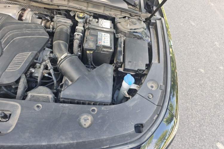 Used Hongqi H5 2023 2.0T Automatic Smart Connect Flagship Edition Engine Bay Left