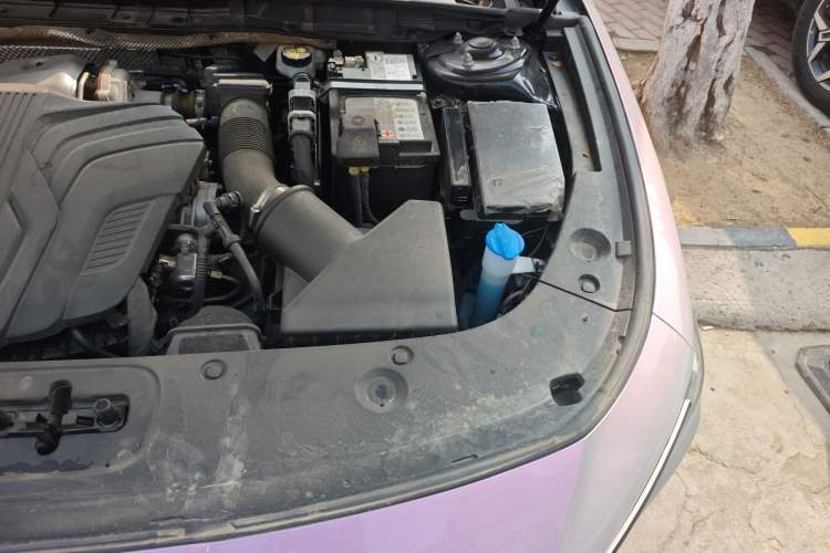 Used Hongqi H5 2023 2.0T Automatic Smart Connect Flagship Edition Engine Bay Left