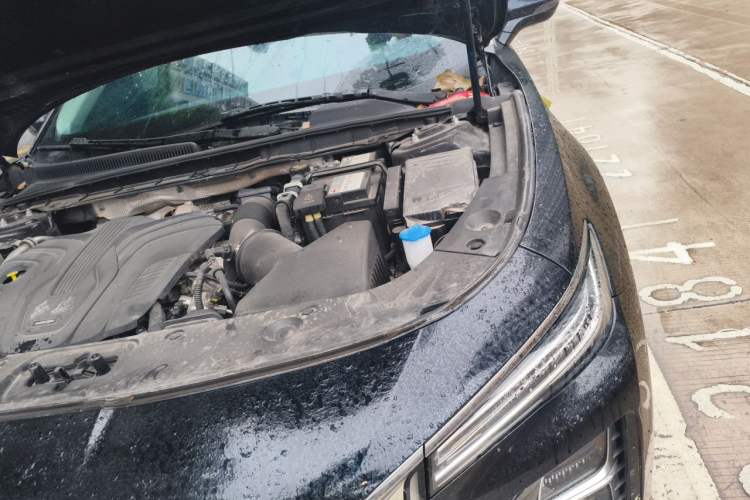 Used Hongqi H5 2023 2.0T Automatic Smart Connect Flagship Edition Engine Bay Left