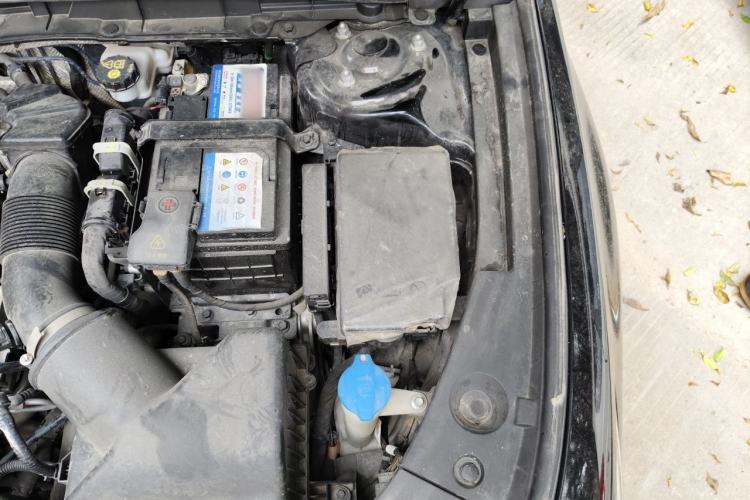 Used Hongqi H5 2023 2.0T Automatic Smart Connect Flagship Edition Engine Bay Left