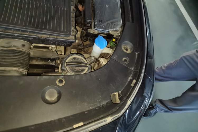 Used Hongqi H5 2023 1.5T HEV Smart Connect Flagship Edition Engine Bay Left