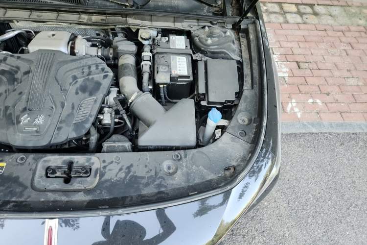 Used Hongqi H5 2023 2.0T Automatic Smart Connect Flagship Edition Engine Bay Left