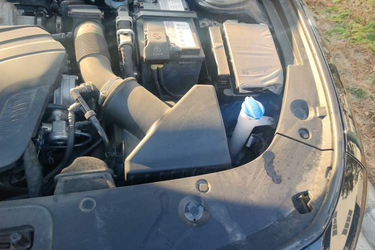 Used Hongqi H5 2023 2.0T Automatic Smart Connect Flagship Edition Engine Bay Left