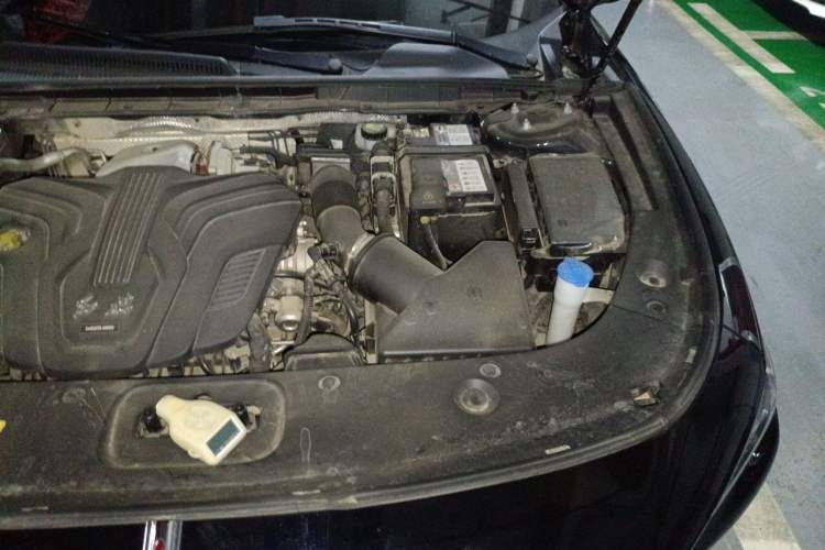 Used Hongqi H5 2023 2.0T Automatic Smart Connect Flagship Edition Engine Bay Left