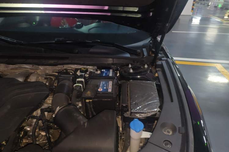 Used Hongqi H5 2023 2.0T Automatic Smart Connect Flagship Edition Engine Bay Left