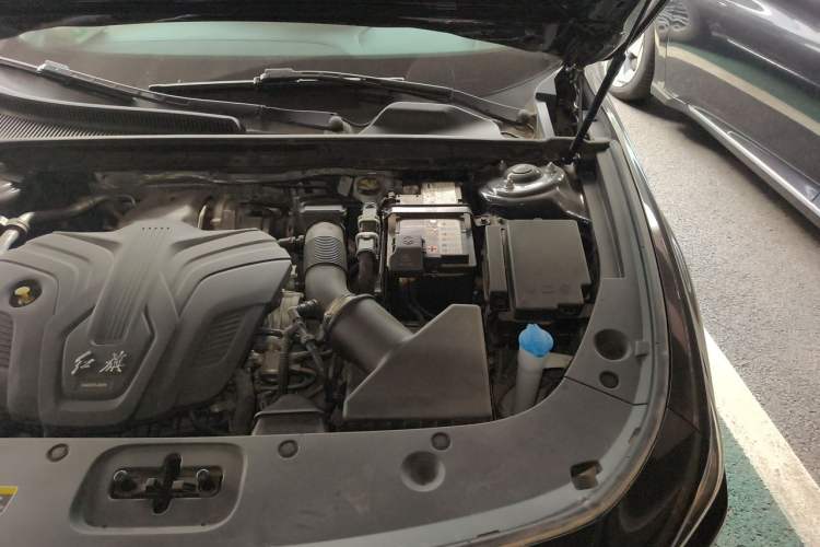 Used Hongqi H5 2023 2.0T Automatic Smart Connect Flagship Edition Engine Bay Left