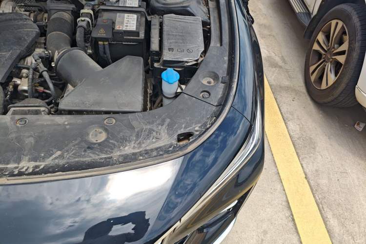 Used Hongqi H5 2023 2.0T Automatic Smart Connect Flagship Edition Engine Bay Left