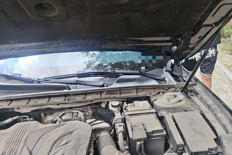 Used Hongqi H5 2023 1.5T DCT Smart Connect Flagship Edition Engine Bay Left