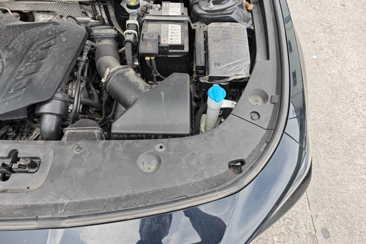 Used Hongqi H5 2023 1.5T DCT Smart Connect Flagship Edition Engine Bay Left