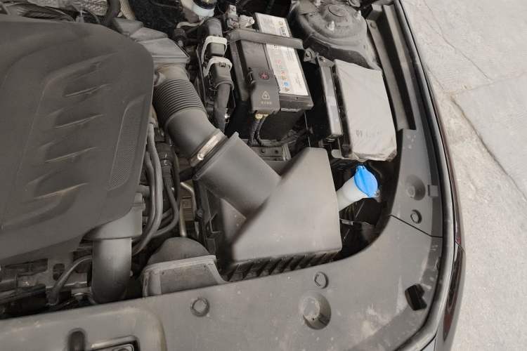 Used Hongqi H5 2023 1.5T DCT Smart Connect Flagship Edition Engine Bay Left