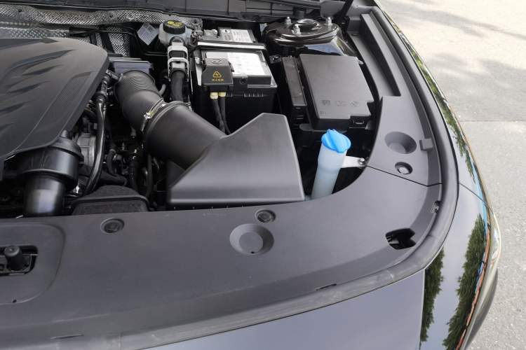 Used Hongqi H5 2023 1.5T DCT Smart Connect Flagship Edition Engine Bay Left