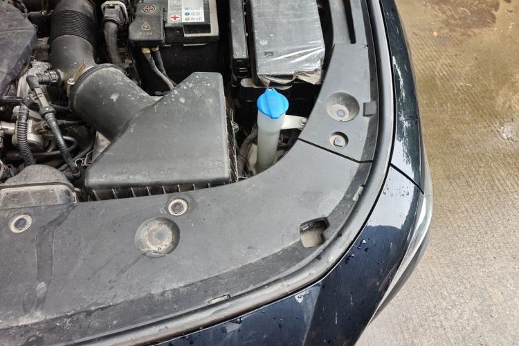 Used Hongqi H5 2023 2.0T Automatic Smart Connect Flagship Edition Engine Bay Left