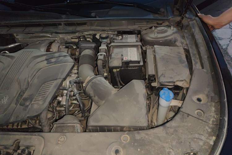 Used Hongqi H5 2023 2.0T Automatic Smart Connect Flagship Edition Engine Bay Left