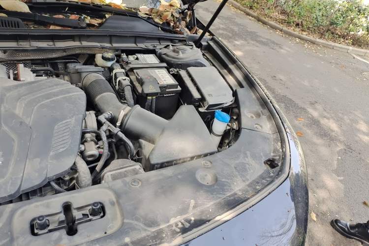 Used Hongqi H5 2023 2.0T Automatic Smart Connect Flagship Edition Engine Bay Left