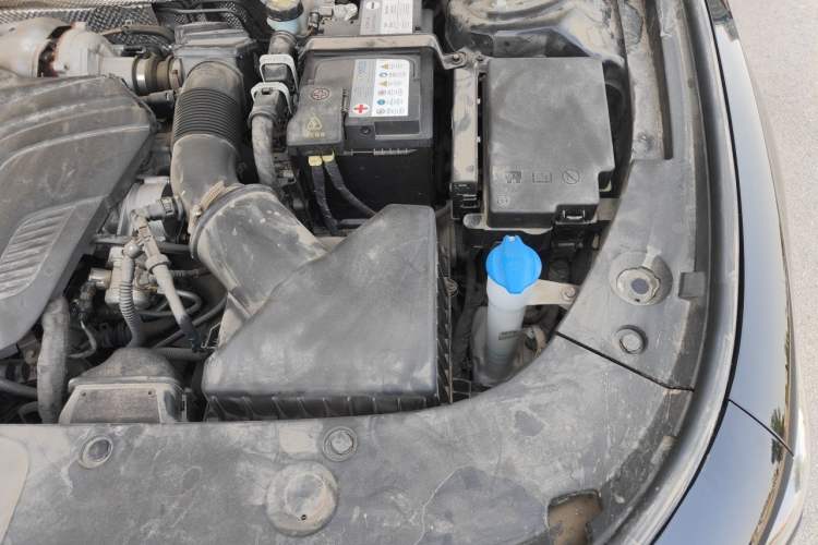 Used Hongqi H5 2023 2.0T Automatic Smart Connect Flagship Edition Engine Bay Left