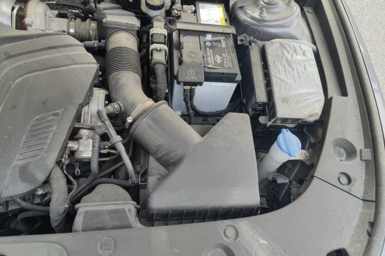 Used Hongqi H5 2023 2.0T Automatic Smart Connect Flagship Edition Engine Bay Left
