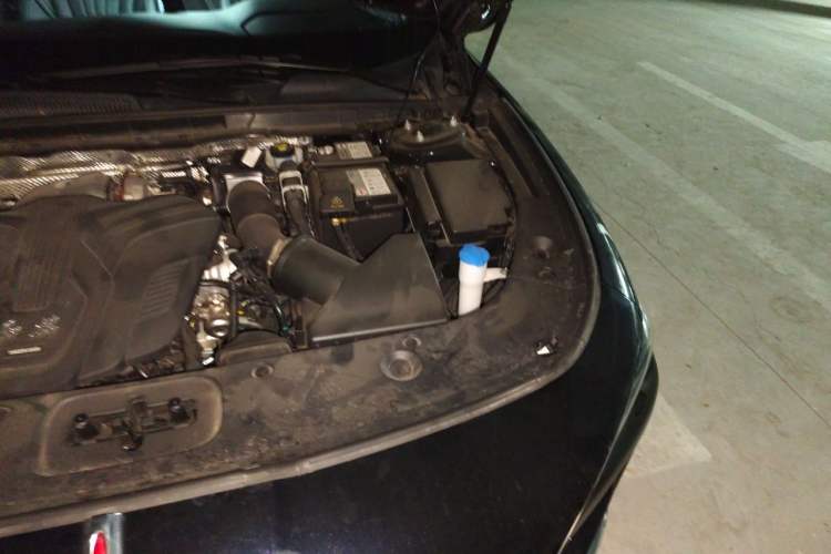 Used Hongqi H5 2023 2.0T Automatic Smart Connect Flagship Edition Engine Bay Left