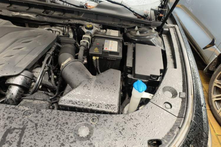 Used Hongqi H5 2023 1.5T DCT Smart Connect Flagship Edition Engine Bay Left
