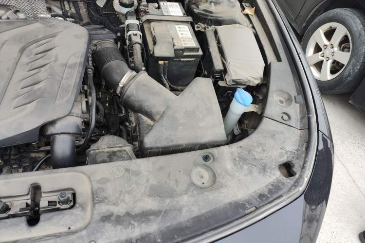 Used Hongqi H5 2023 1.5T DCT Smart Connect Flagship Edition Engine Bay Left