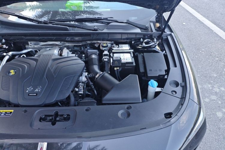 Used Hongqi H5 2023 2.0T Automatic Smart Connect Flagship Edition Engine Bay Left