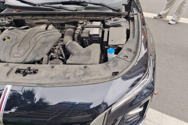 Used Hongqi H5 2023 2.0T Automatic Smart Connect Flagship Edition Engine Bay Left