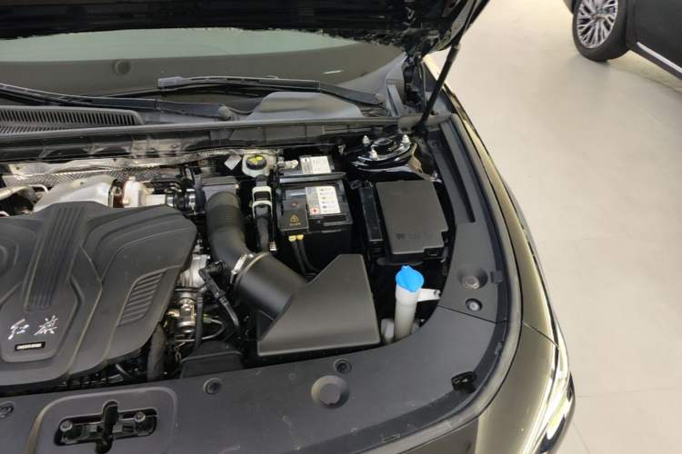 Used Hongqi H5 2023 2.0T Automatic Smart Connect Flagship Edition Engine Bay Left