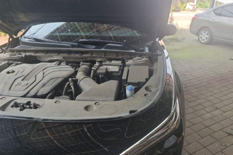 Used Hongqi H5 2023 2.0T Automatic Smart Connect Flagship Edition Engine Bay Left