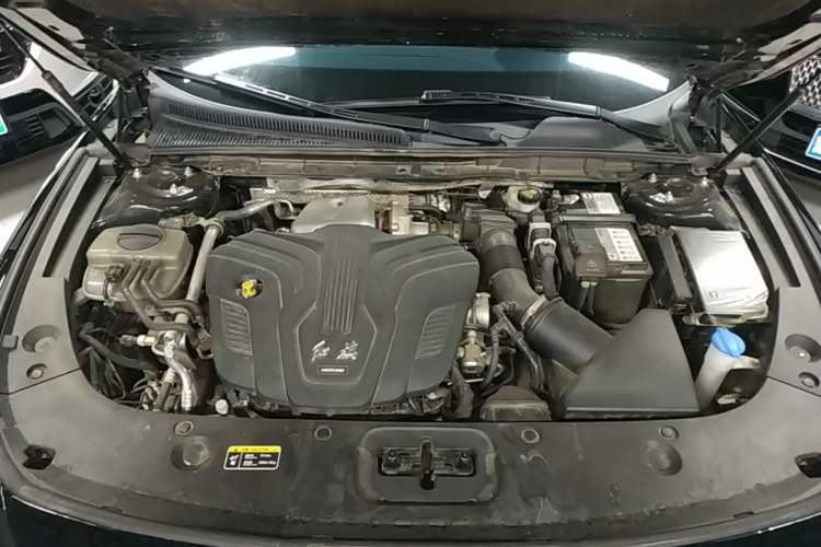 Used Hongqi H5 2023 2.0T Automatic Smart Connect Flagship Edition Engine Bay