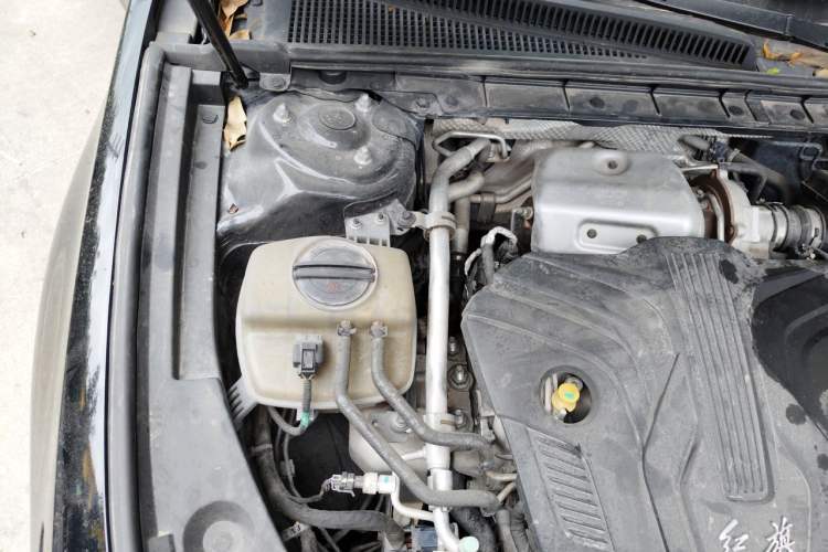Used Hongqi H5 2023 2.0T Automatic Smart Connect Flagship Edition Engine Bay Right
