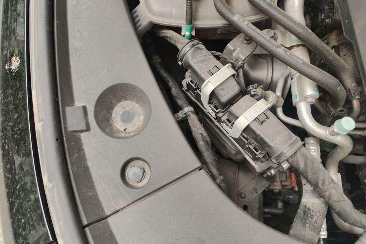 Used Hongqi H5 2023 1.5T HEV Smart Connect Flagship Edition Engine Bay Right