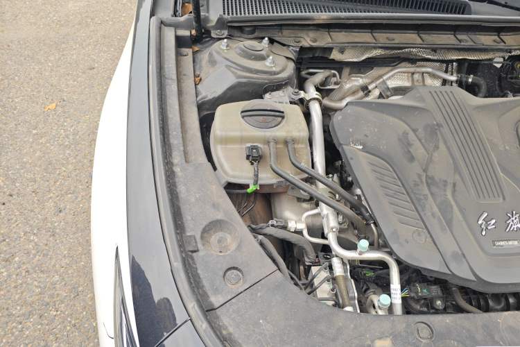 Used Hongqi H5 2023 1.5T DCT Smart Connect Flagship Edition Engine Bay Right