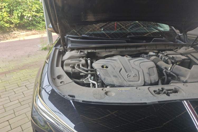 Used Hongqi H5 2023 2.0T Automatic Smart Connect Flagship Edition Engine Bay Right