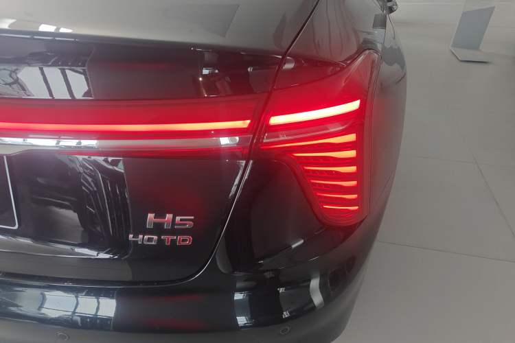 Used Hongqi H5 2023 2.0T Automatic Smart Connect Flagship Edition Exterior 3