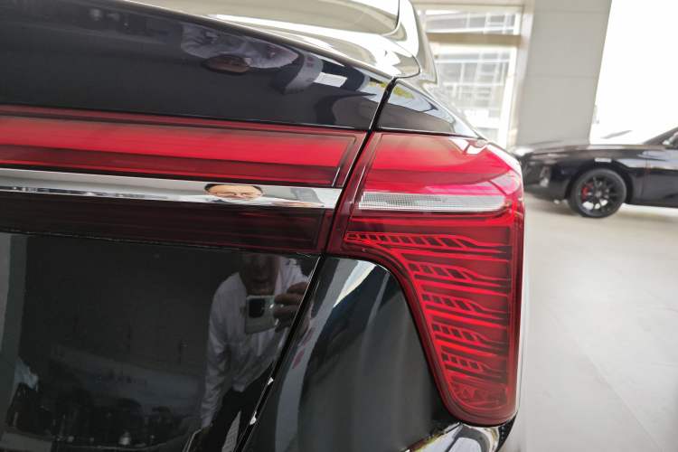 Used Hongqi H5 2023 2.0T Automatic Smart Connect Flagship Edition Exterior 4