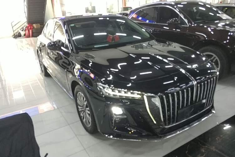 Used Hongqi H5 2023 1.5T DCT Smart Connect Flagship Edition Front Right 45 Deg