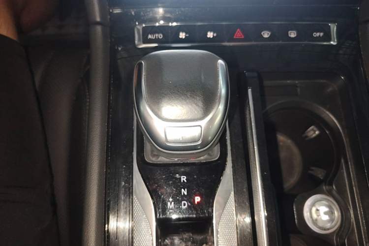 Used Hongqi H5 2023 1.5T DCT Smart Connect Flagship Edition Gear Lever