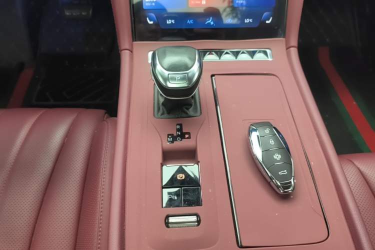 Used Hongqi H5 2023 2.0T Automatic Smart Connect Flagship Edition Gear Lever