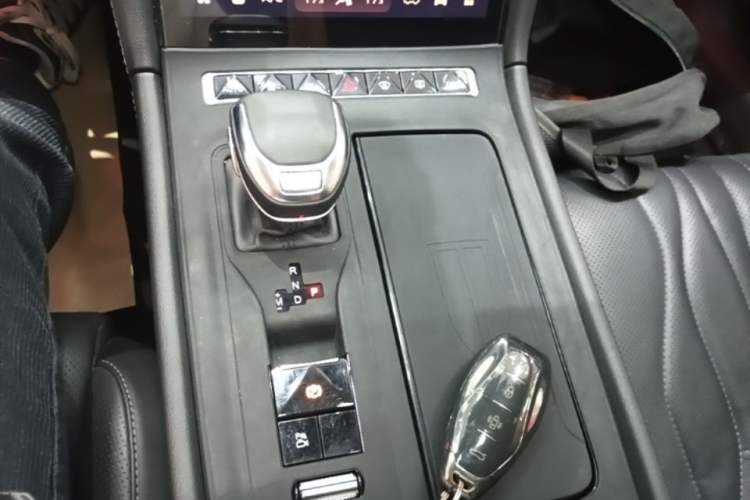 Used Hongqi H5 2023 2.0T Automatic Smart Connect Flagship Edition Gear Lever