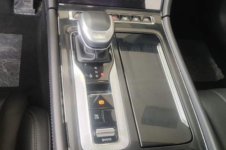 Used Hongqi H5 2023 2.0T Automatic Smart Connect Flagship Edition Gear Lever